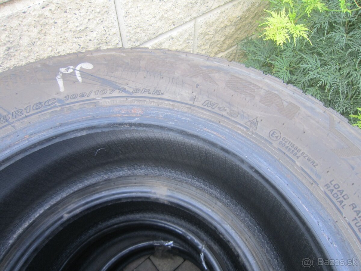 215/65R16 C celoročne pneu Nexen