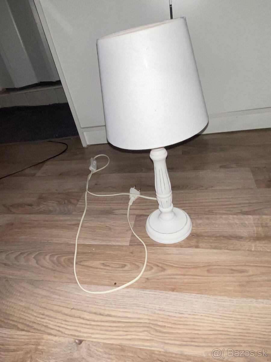 NOČNÁ LAMPA