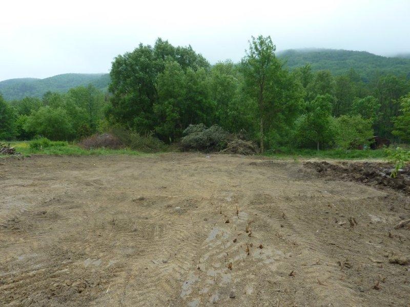 Pozemok na RD v Borinke, výmera 871 m2, šírka 21 m.