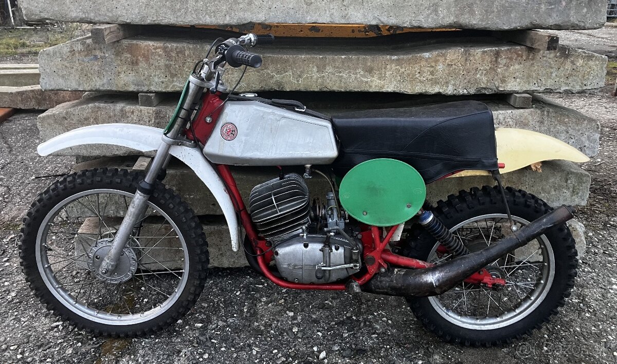 ČZ 250 typ 980 motokros r.v. 1975