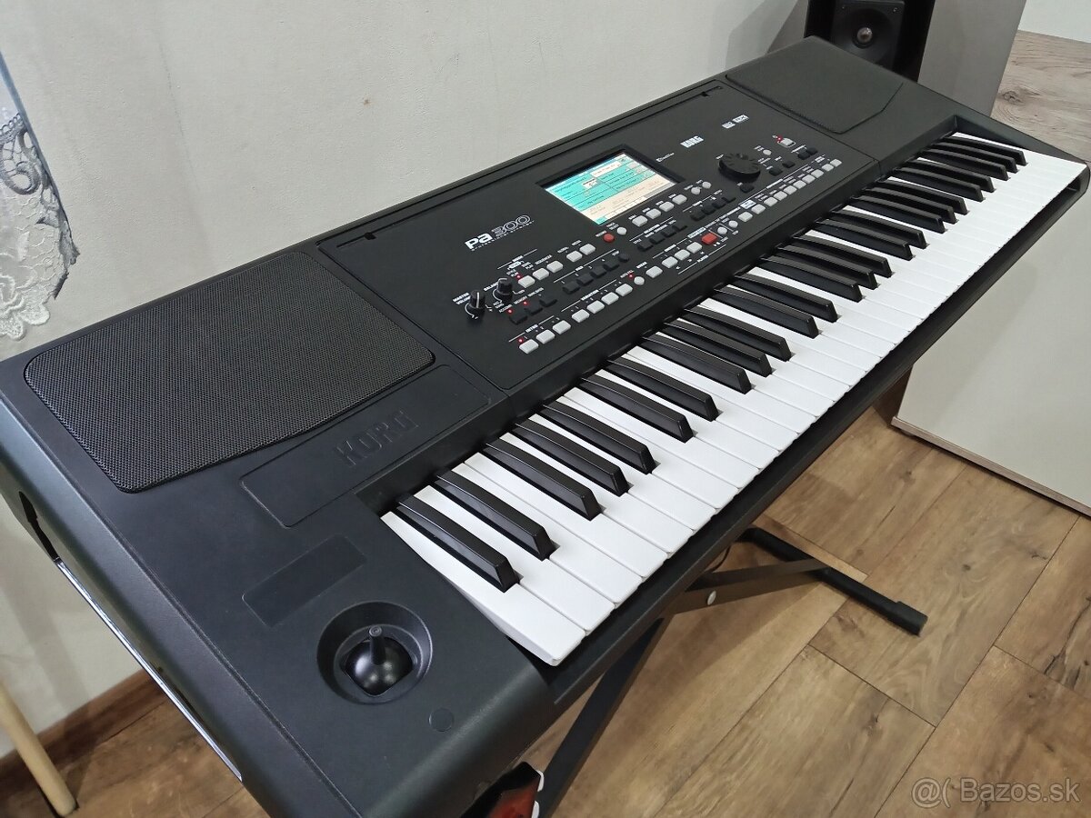 Korg PA 300 Predám /Vymením