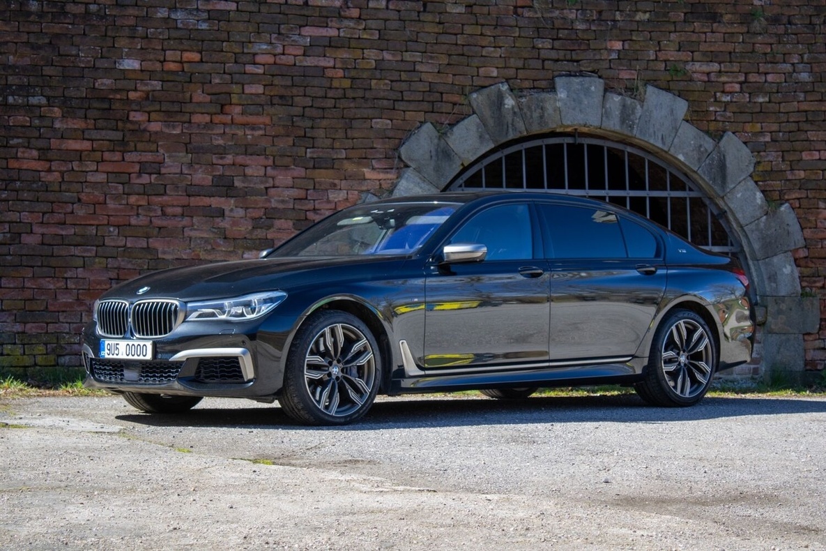 BMW Řada 7 760LI - Maximální výbava - DPH