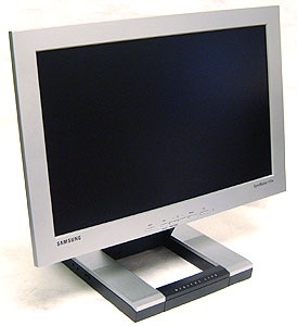 Samsung SyncMaster 172W s integrovanými reproduktory