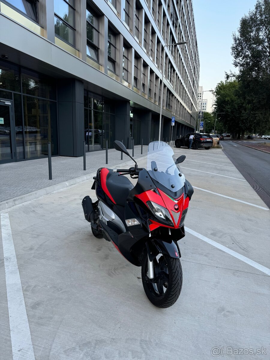 Predám Aprilia SR Max 300