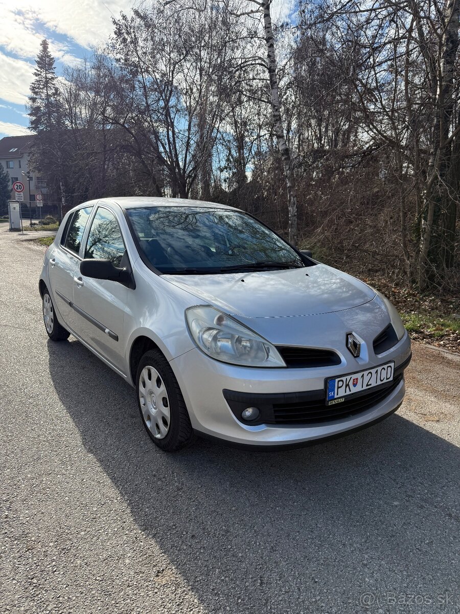 Predam Renault clio 1.2 benzín max zachovalom stave po 1 maj