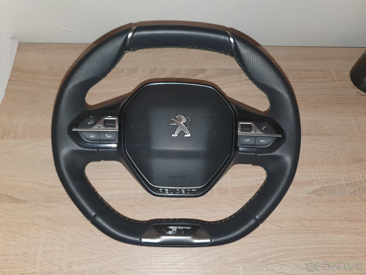 Peugeot GT volant a airbag