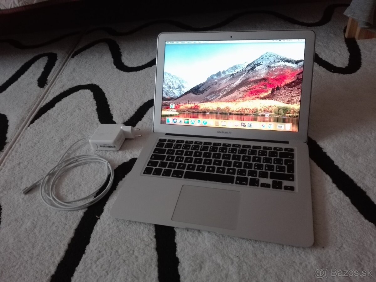 Apple MacBook Air. 13,3“. i5. SSD 256 GB. Nová nabíjačka.