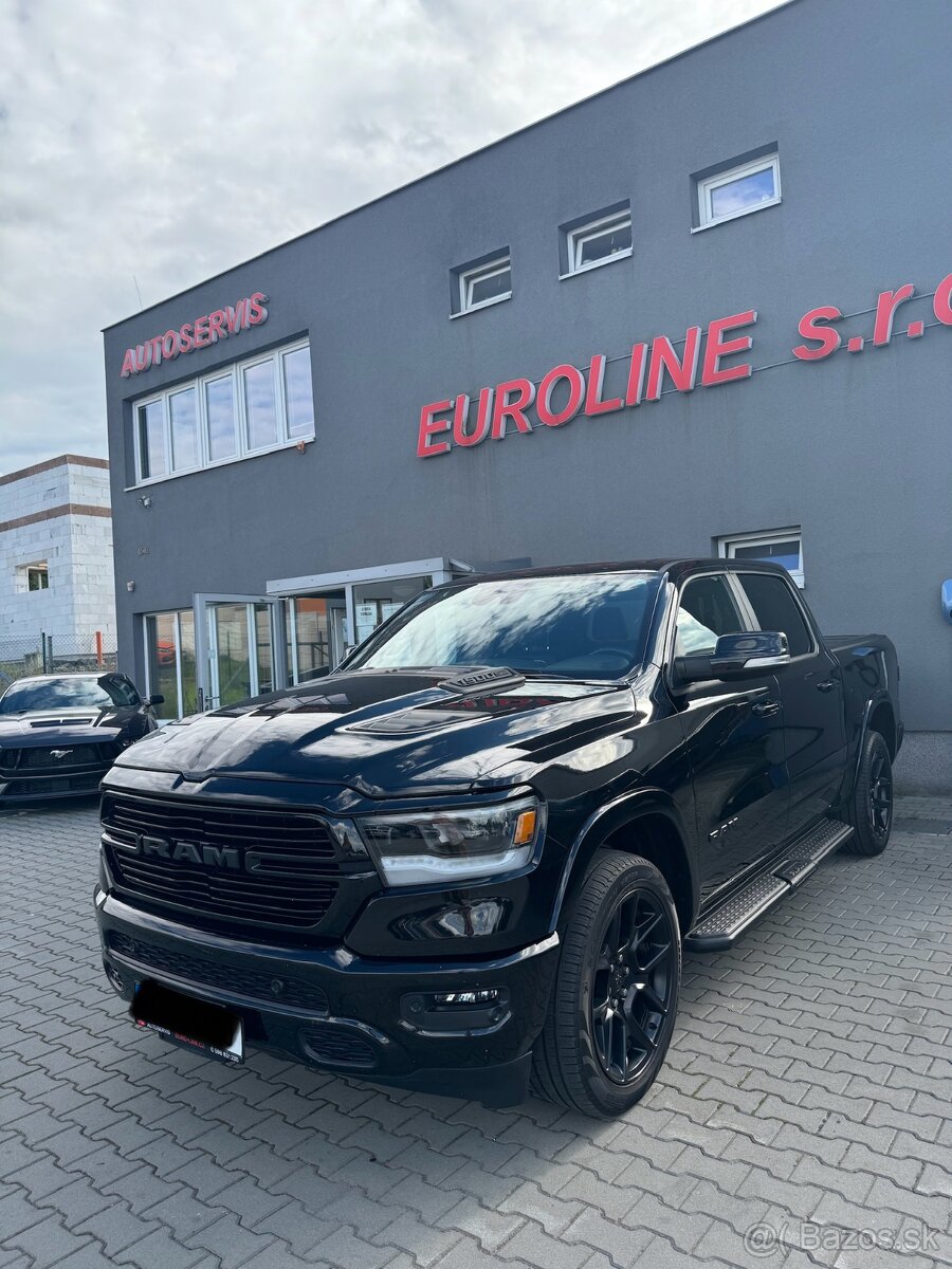 Dodge Ram, 2022 Laramie, panorama, vzduch. podvozek