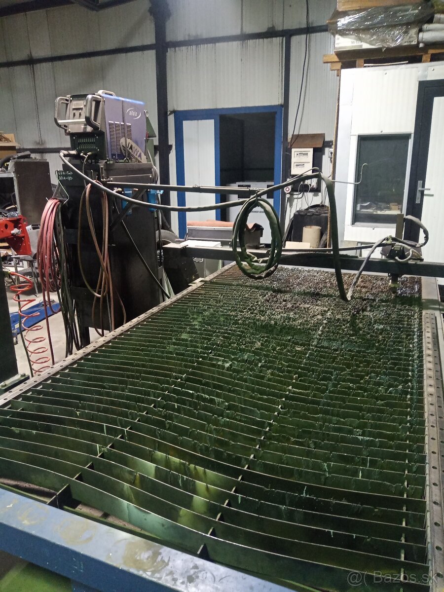 CNC Plazma router Cybertronic 1500x3000 s rotační osou