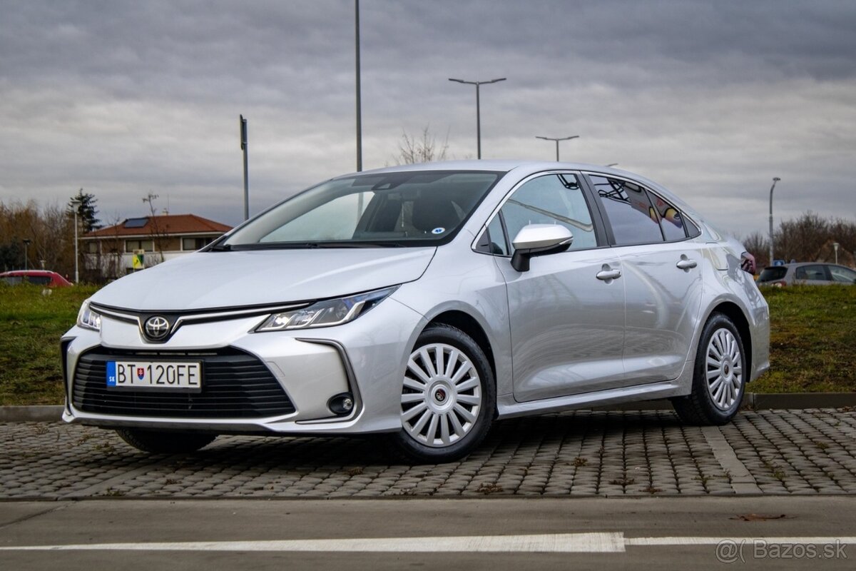 Toyota Corolla 1.5i sedan 11900km