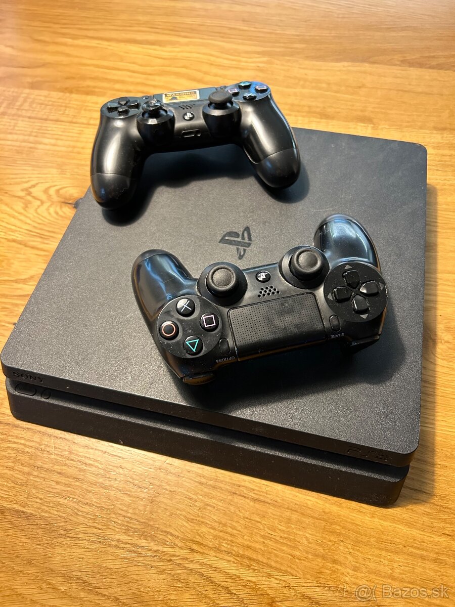 PS4 + 2 ovladace