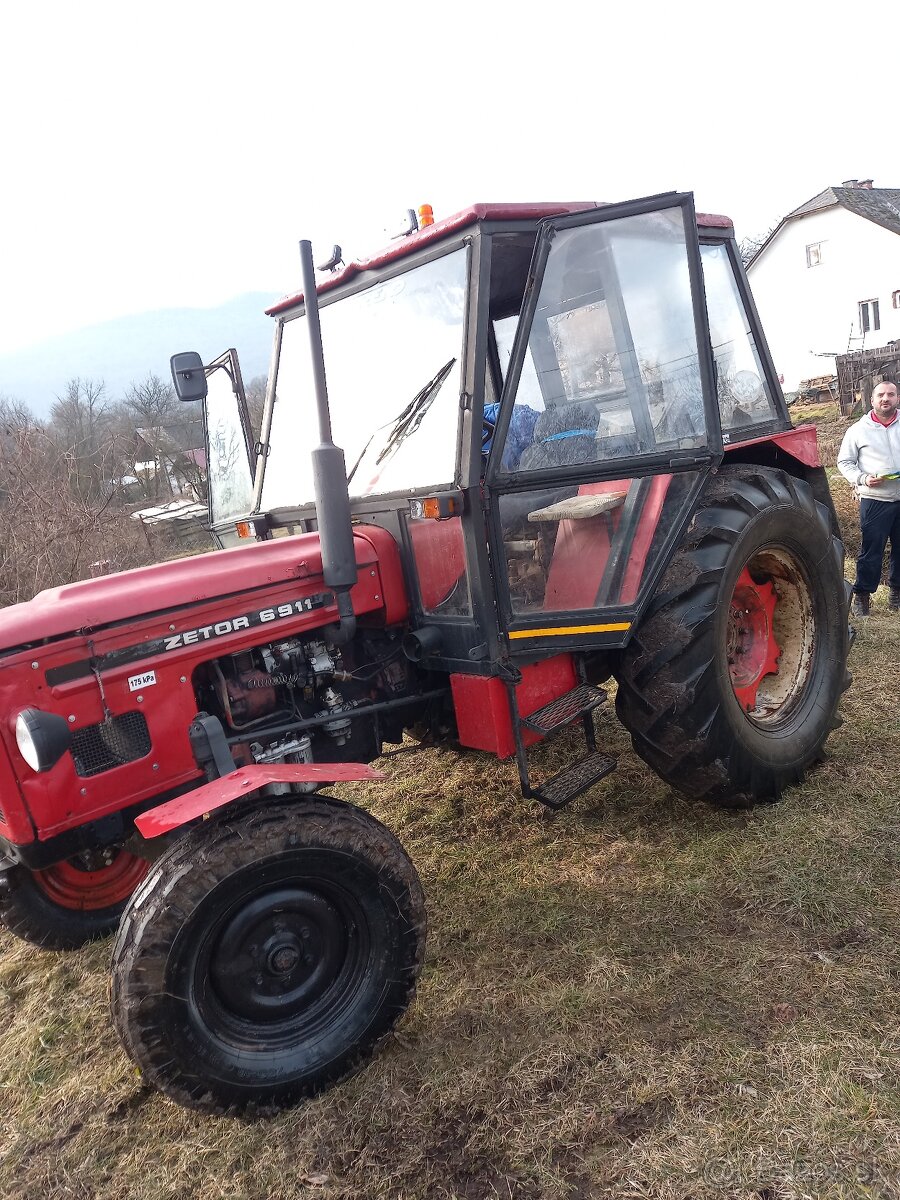 Traktor Zetor 6911