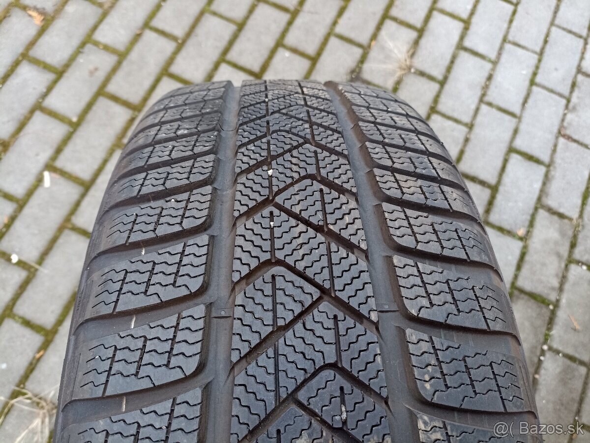 Zimné pneu Pirelli Sottozero 3 245/45 R19 XL