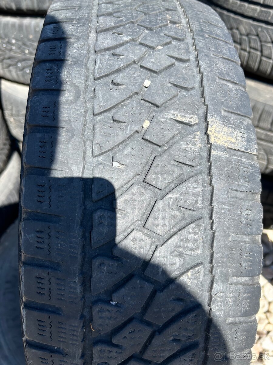 215/70 r15 C Brigestone zimne