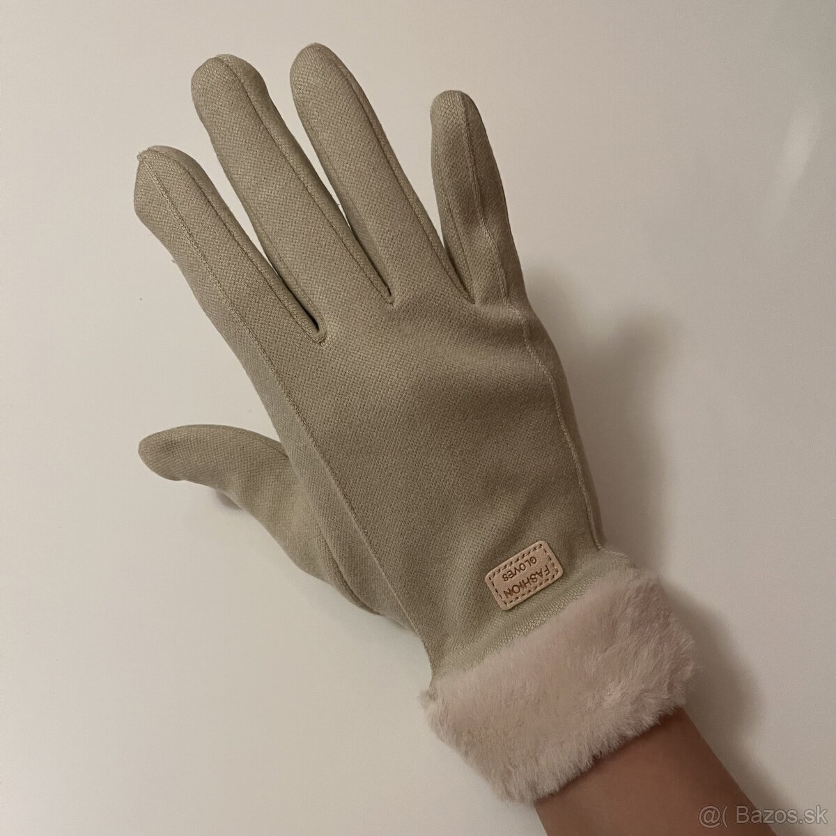 Nové dámske rukavice