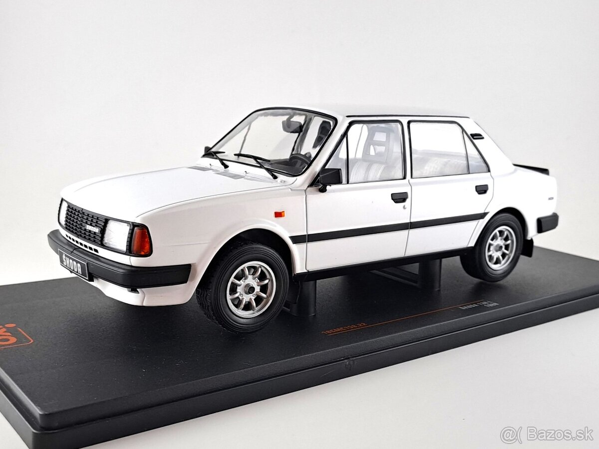 ŠKODA 130 L 1988 1:18 IXO