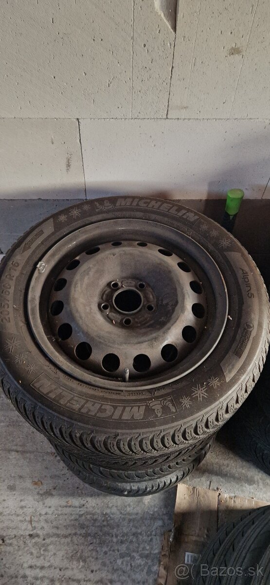 Plechové disky r16 s pneumatikami 205/60 r16