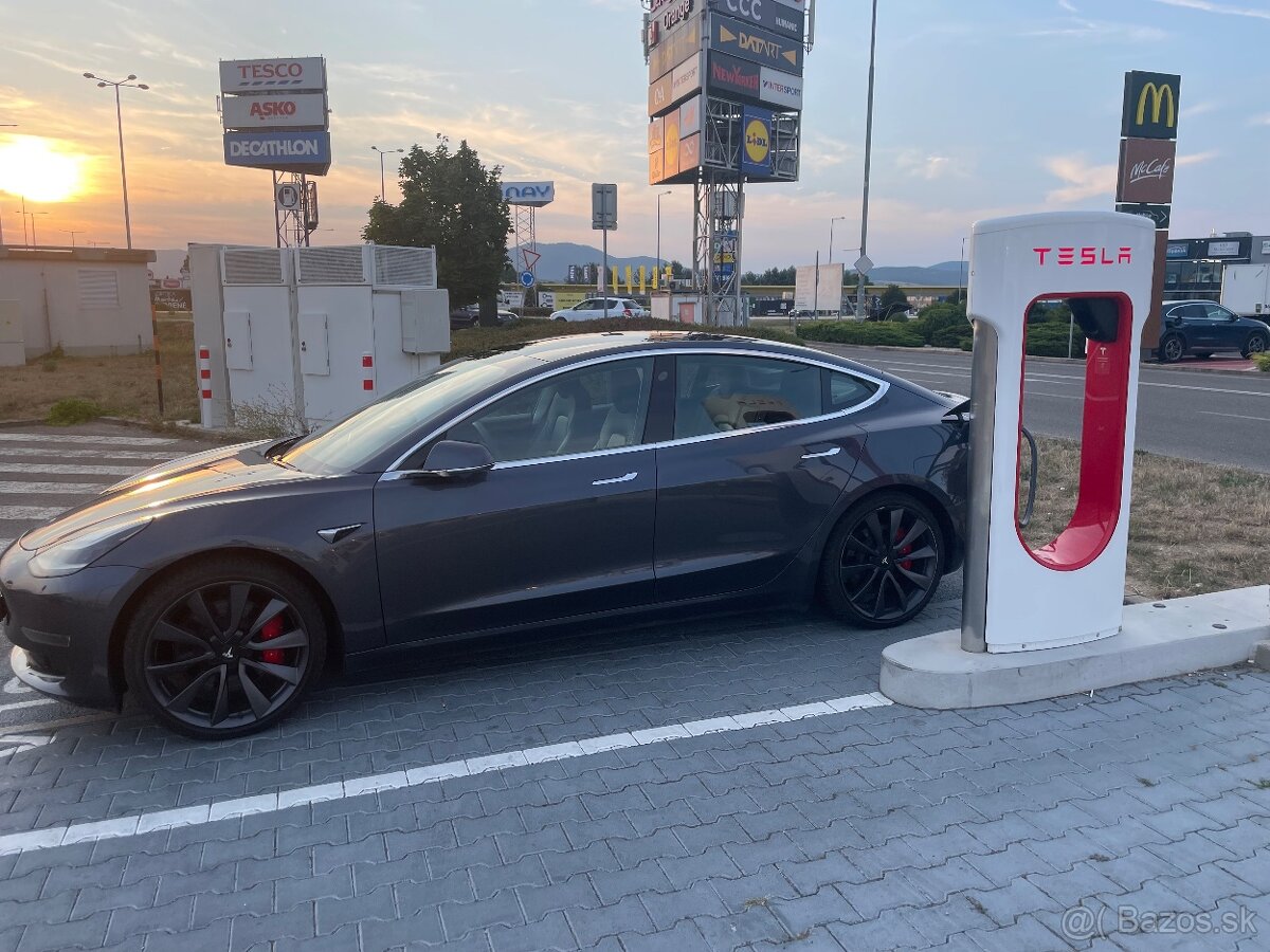 TESLA luxusná preprava