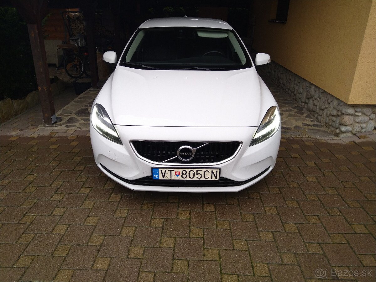 Volvo v40