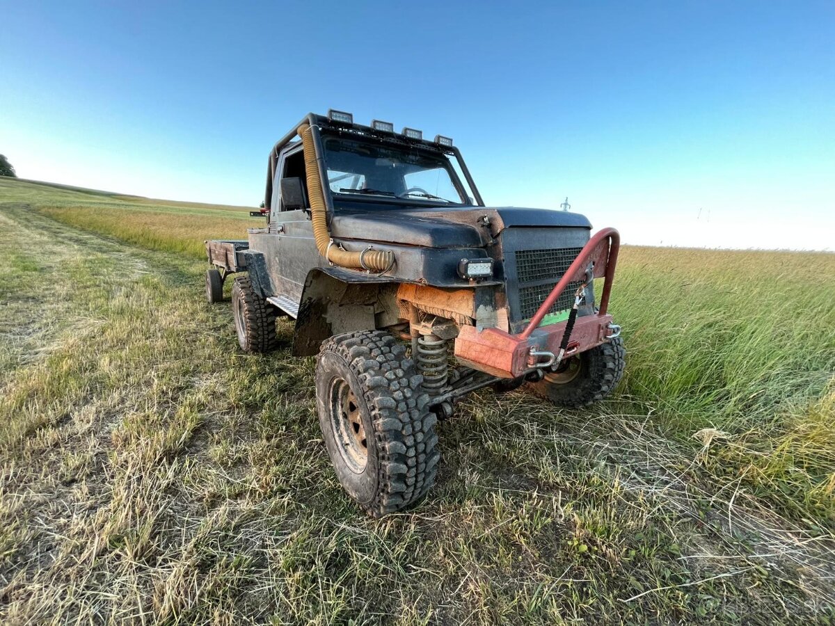 Suzuki Samurai offroad