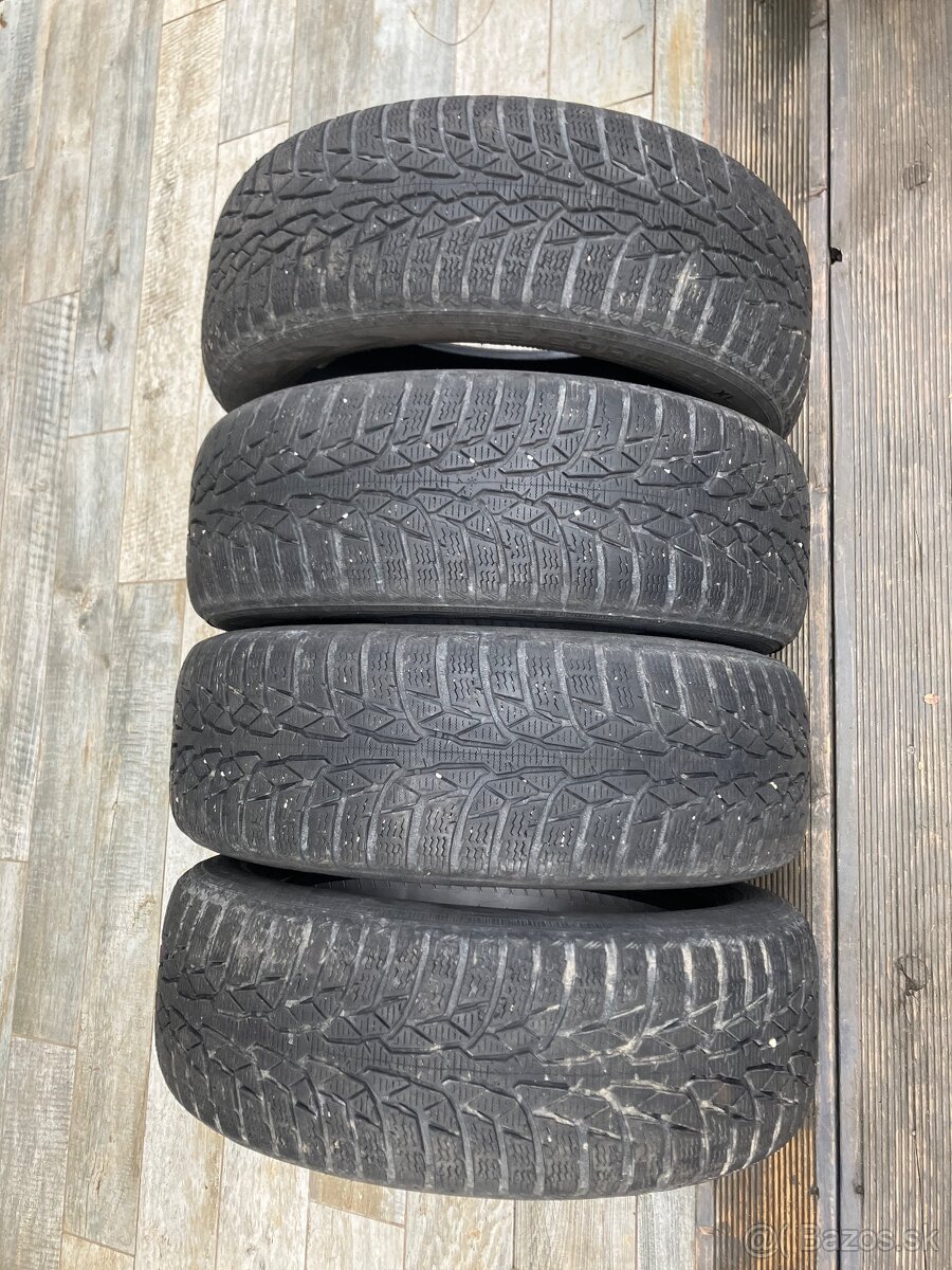 Nokian zimne pneu sada 185/60 R15