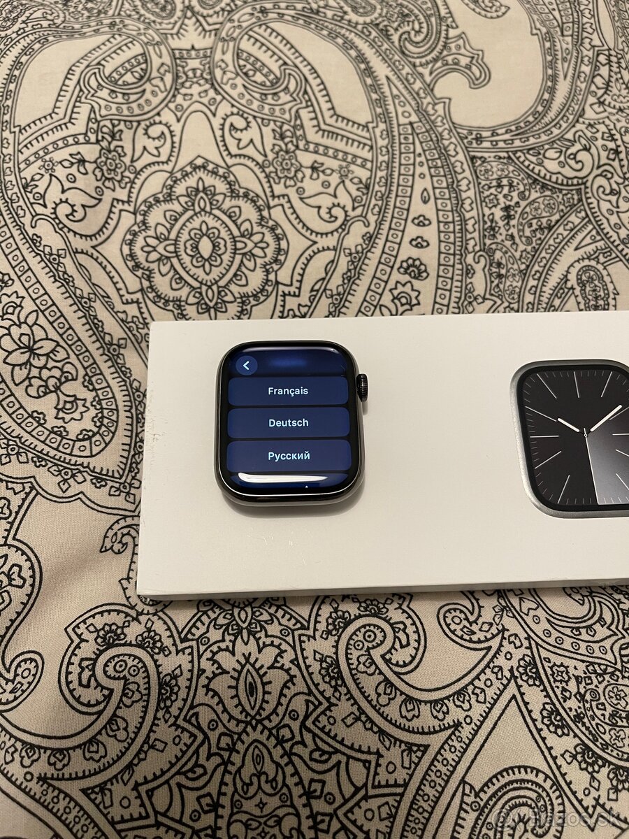 Predám Apple Watch 9 45mm Stainless Steel - poškodenie