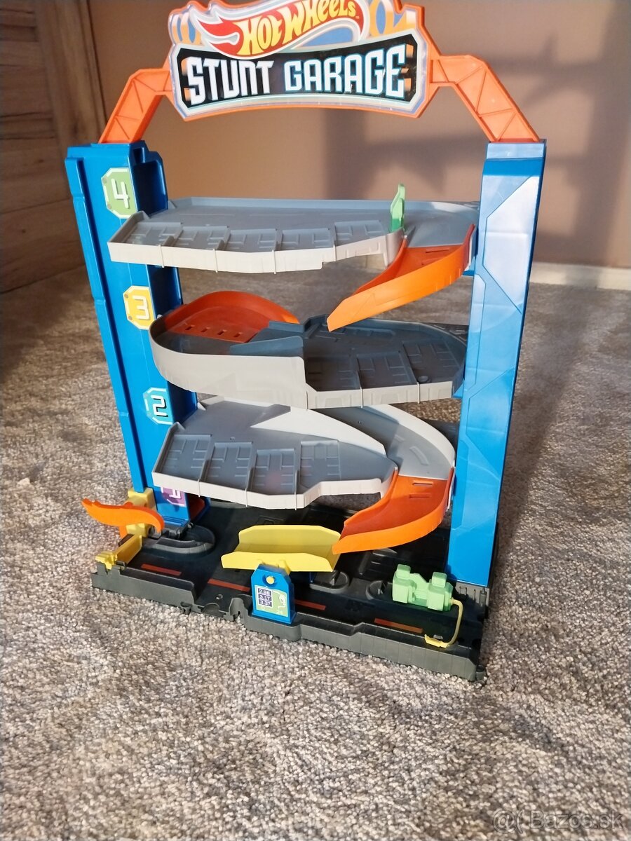 Hotwheels stun garage