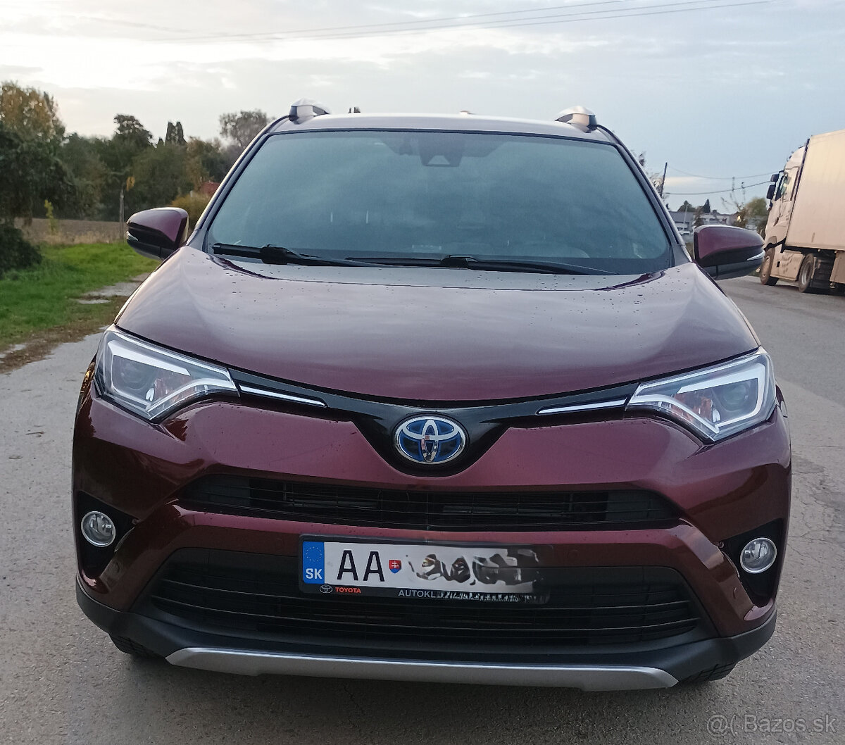 Predám Toyota rav4 hybrid 2017 awd