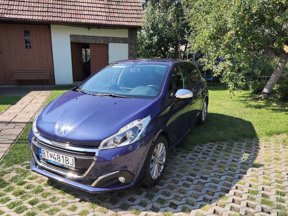 Predám zánovný Peugeot 208