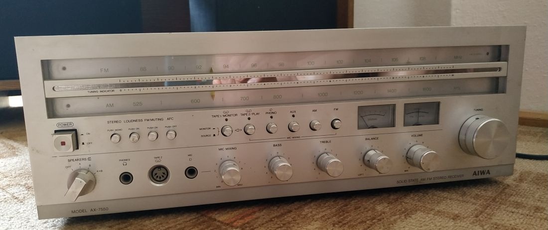 Predám Aiwa AX-7550 AM/FM HiFi Stereo Receiver (1977)
