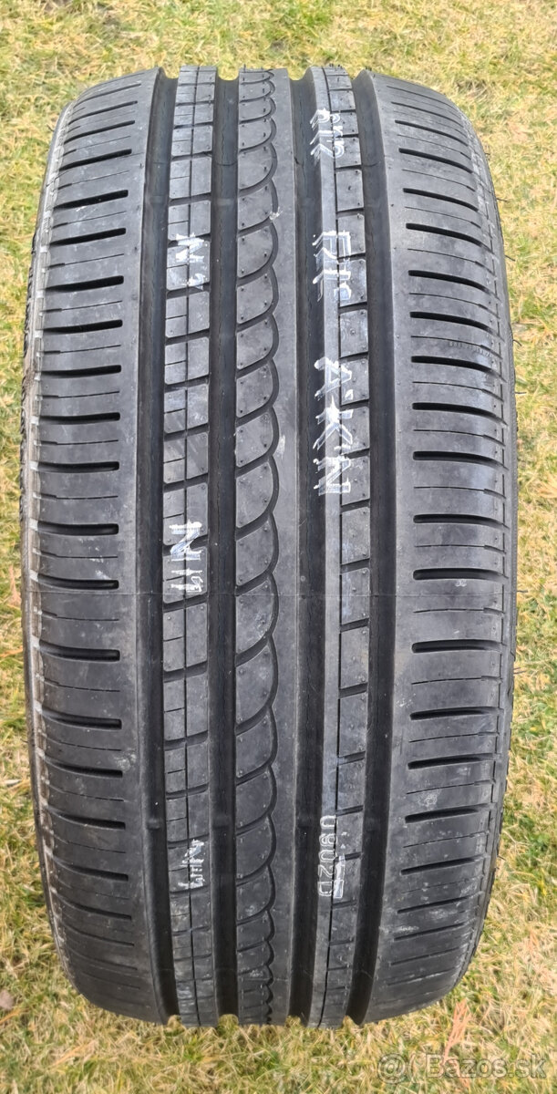 Pirelli P Zero ( 235 35 R19 ) 1ks