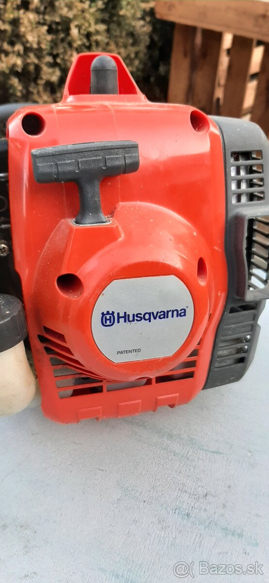 Vyžínač Husqvarna 122C