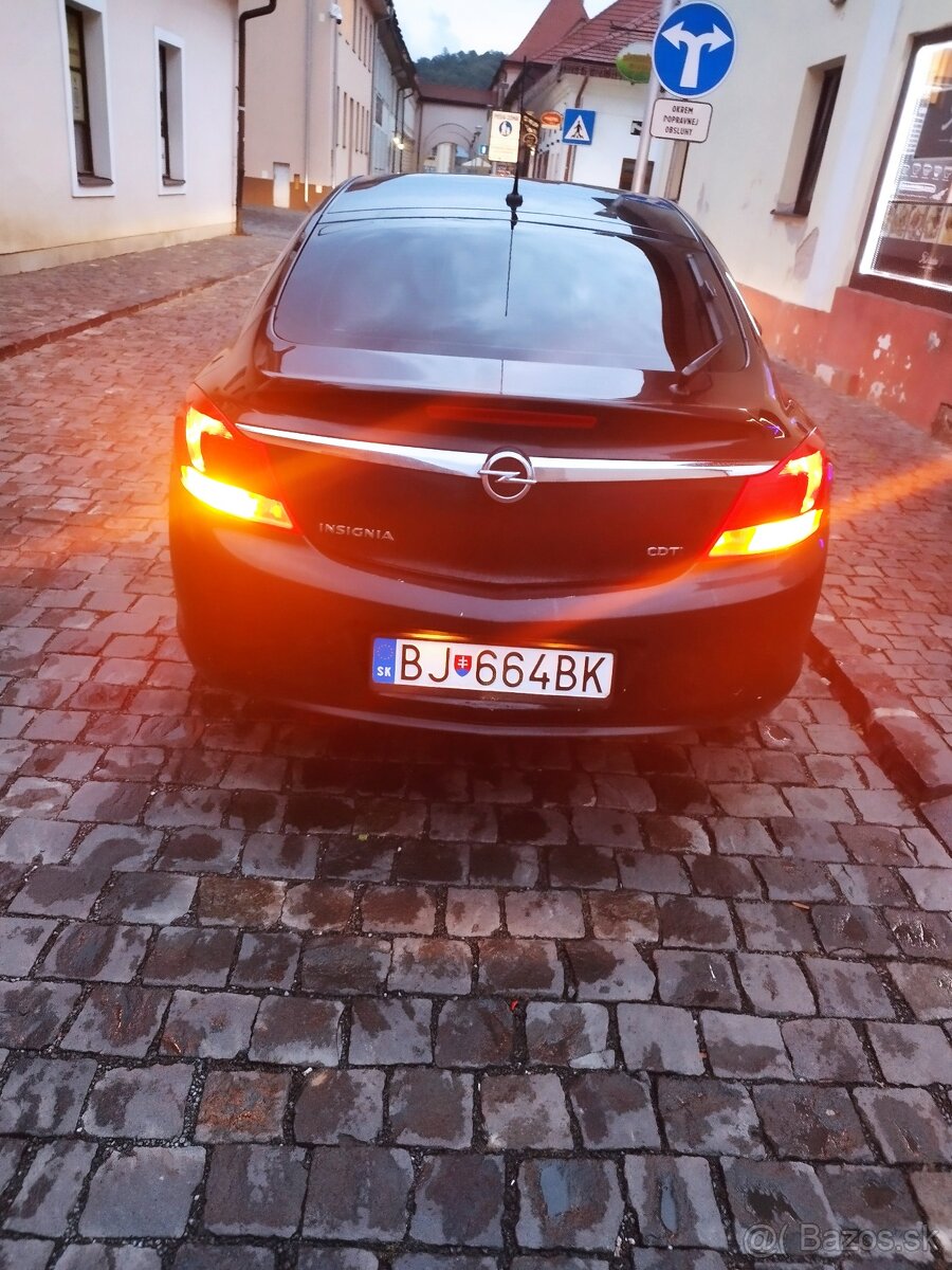 Mám ná predám Opel Insignia rok 2011