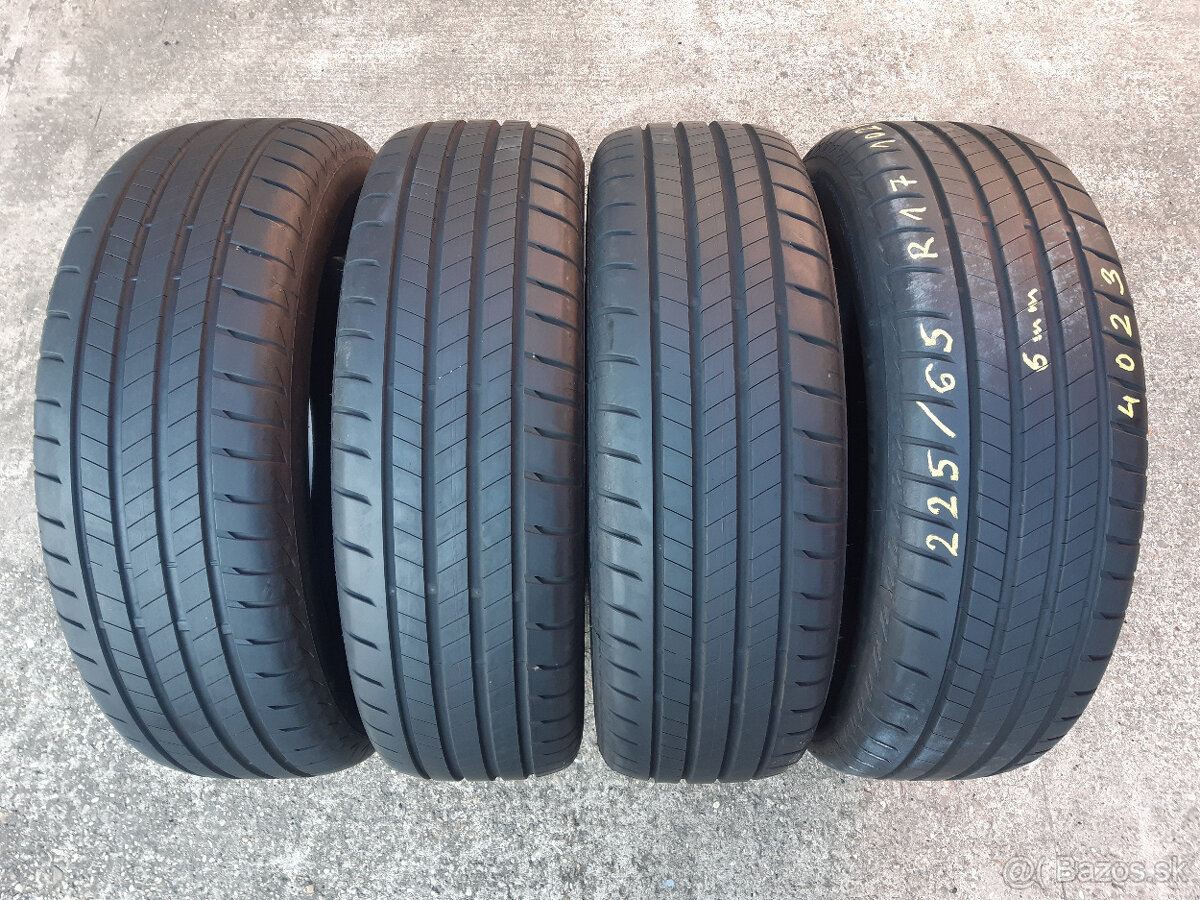 225/65 R17  -letné Bridgestone