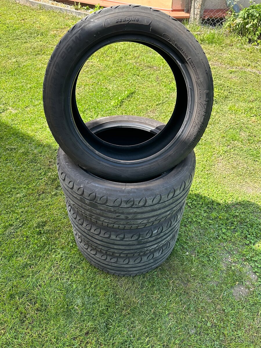 Predám letné Sebring 215/50 R17 rok 2022