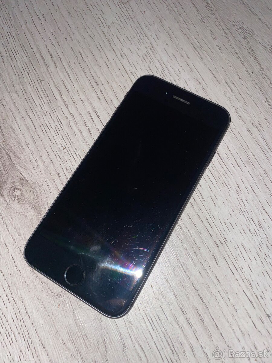 Predám iPhone 8