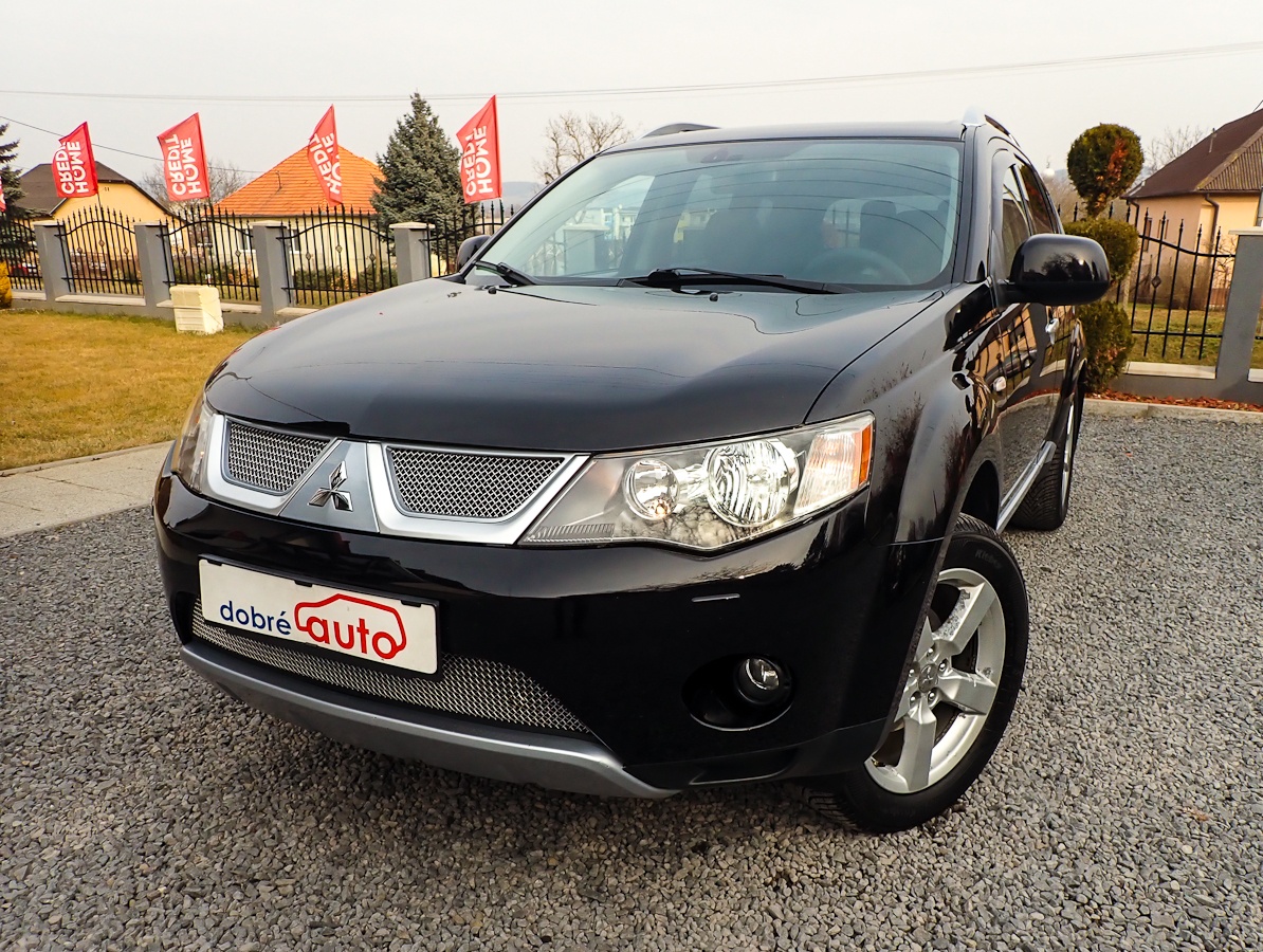 MITSUBISHI OUTLANDER 2.2 DI-D 7MIEST-KAMERA-NAVI-ŤAŽNE