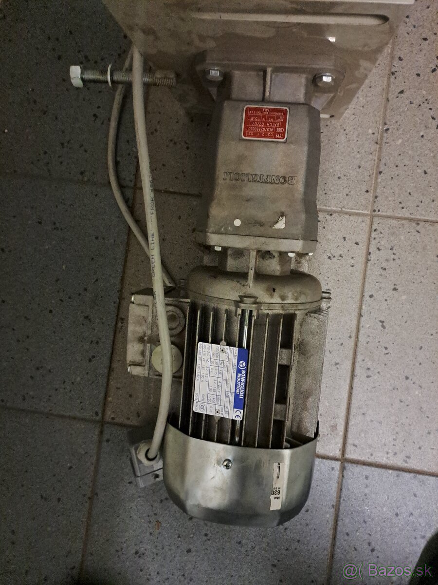 Elektromotor s prevodovkou