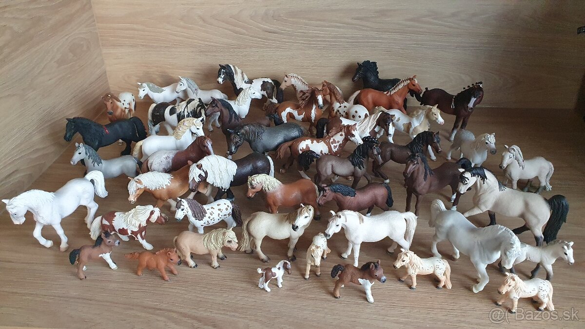 Schleich z lesa, farmy, divočiny, koně, jezdci, dinosauři