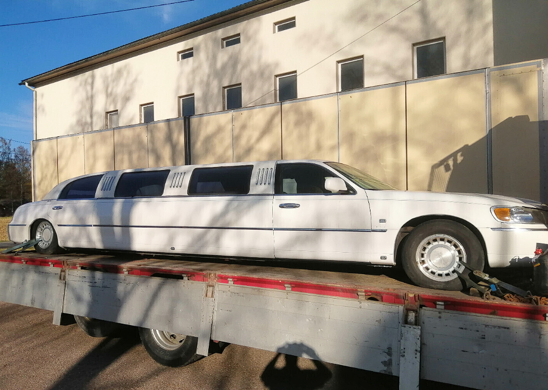 Lincoln continental limuzina rv:2002