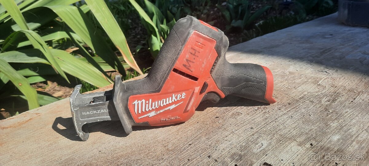 Milwaukee m12