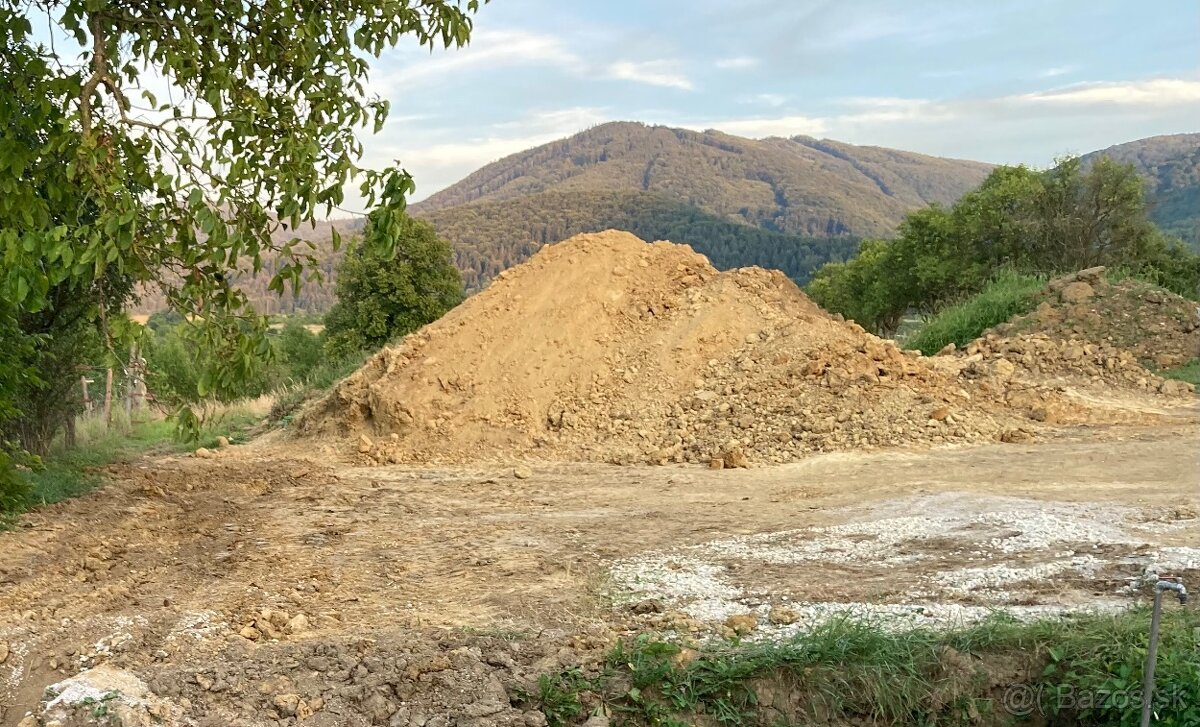 Darujeme hlinu na zásyp za odvoz