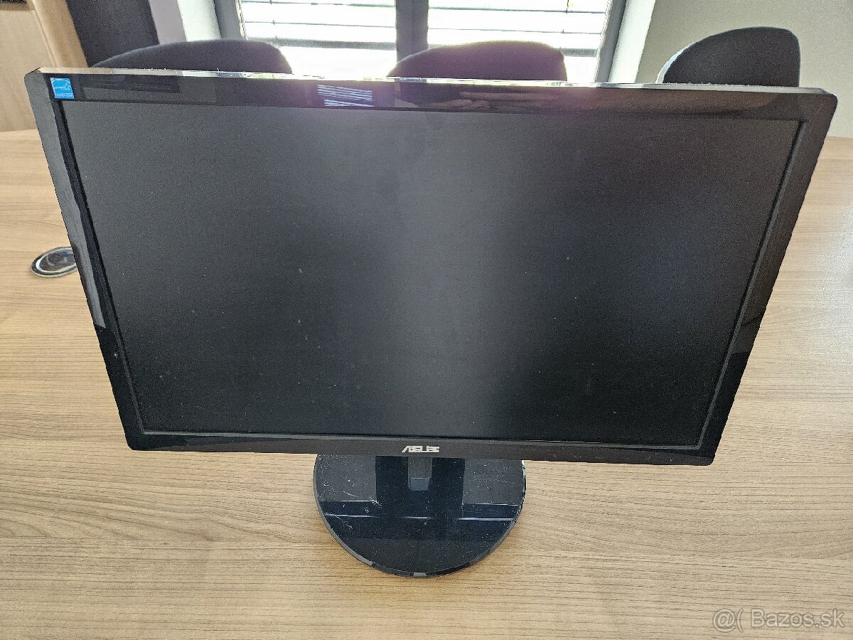 Predam 20" palcovy 1600x900 monitor ASUS