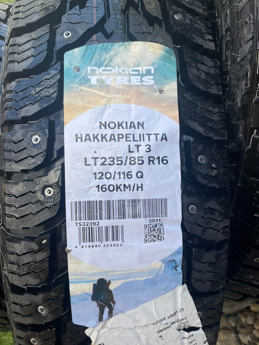 Predám  NOKIAN HAKKAPELIITTA LT3 LT235/85 R16