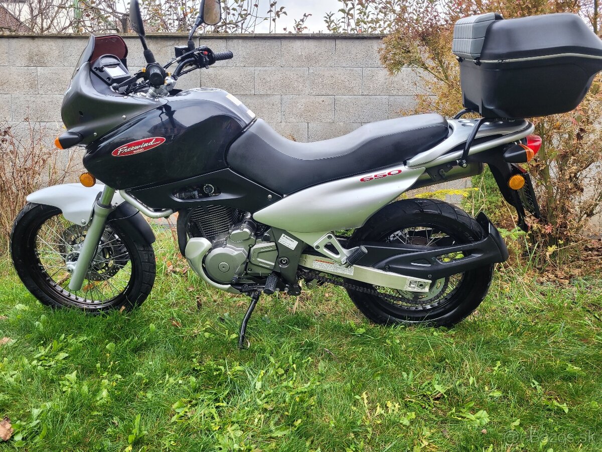 Suzuki XF 650 Freewind