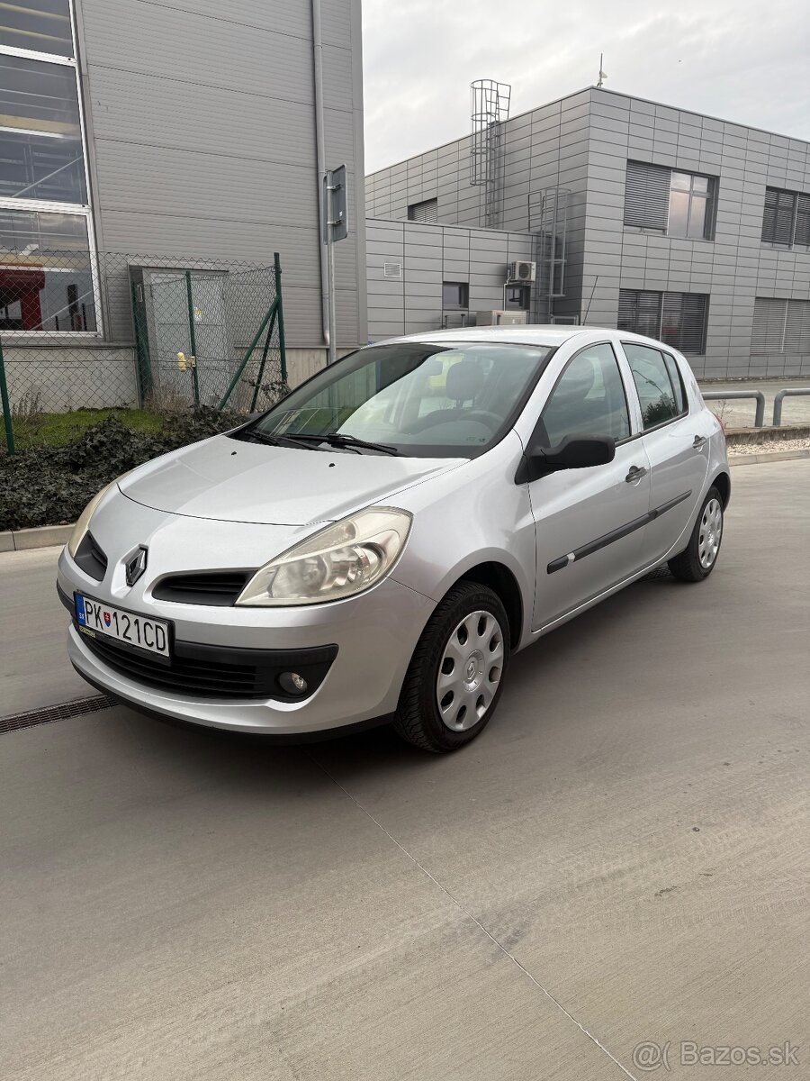 Predam pekný zachovali Renault clio 1.2 benzín nová STK a ek