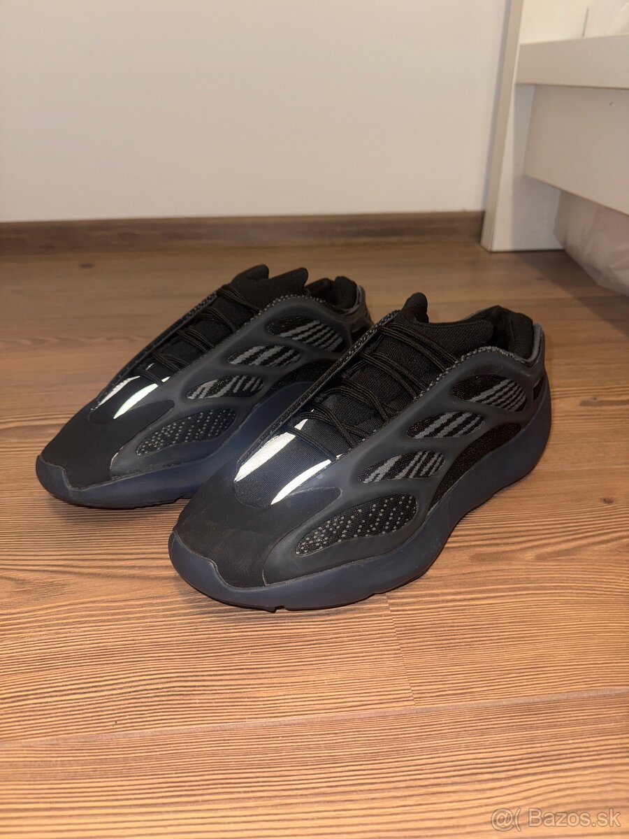 Yeezy 700 V3 Black