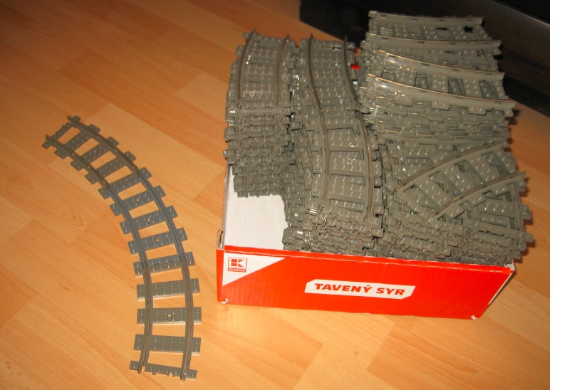 60 x zahnute LEGO Kolajnice 9V