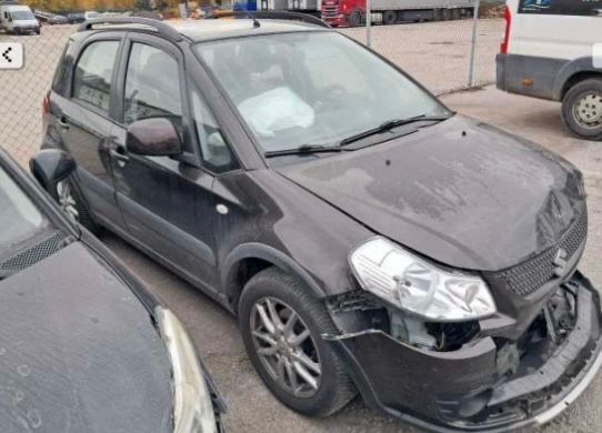 Predám Havarovanú Suzuki Sx4 1,6 benzin rv 2014.