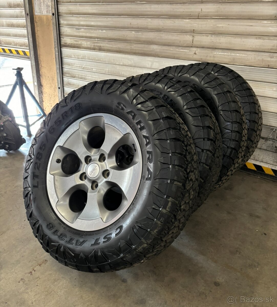 5x127 7.5X18 JEEP WRANGLER JK + CST 285/65R18 SAHARA AT318